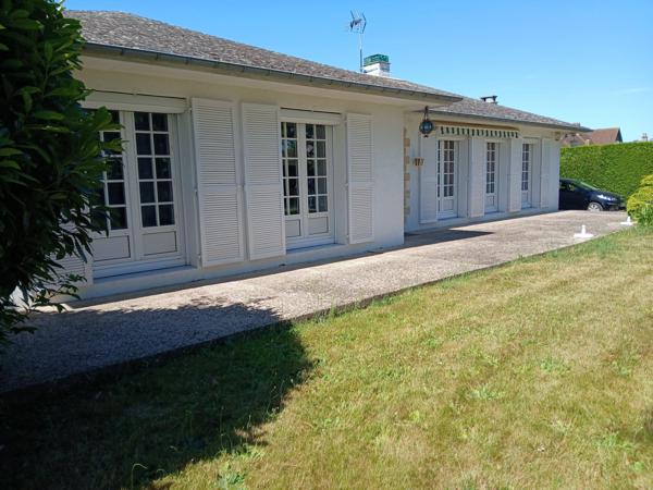 Evreux, proche hopital, belle maison plain pied de 157m² environ sur sous sol
