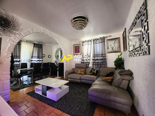 Ensemble immobilier composé de 3 appartements et 2 maisons en centre ville d'ARGENTEUIL €425 000 ** - Référence 4445