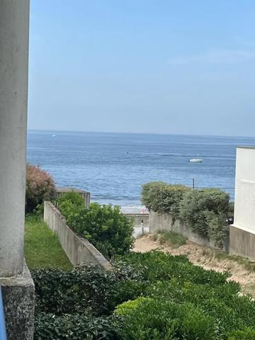 T3 dernier étage vue latérale mer Bonne Source.