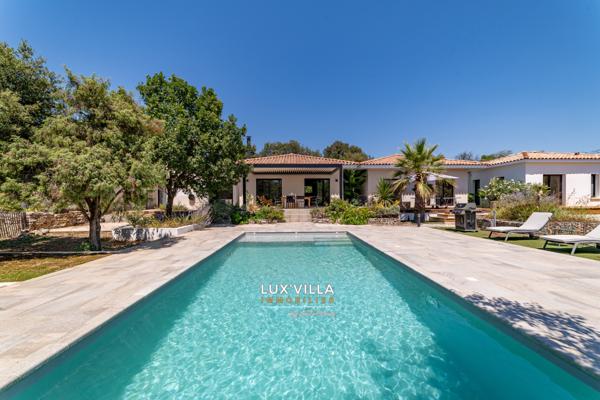 Saint-Gély-du-Fesc (34980) Superbe propriété contemporaine de plain-pied - Pic Saint-Loup.