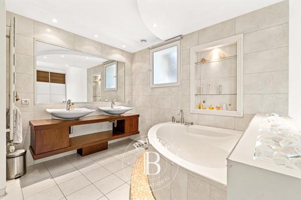 Gattières, Villa 6 Chambres -  235 m² à vendre
