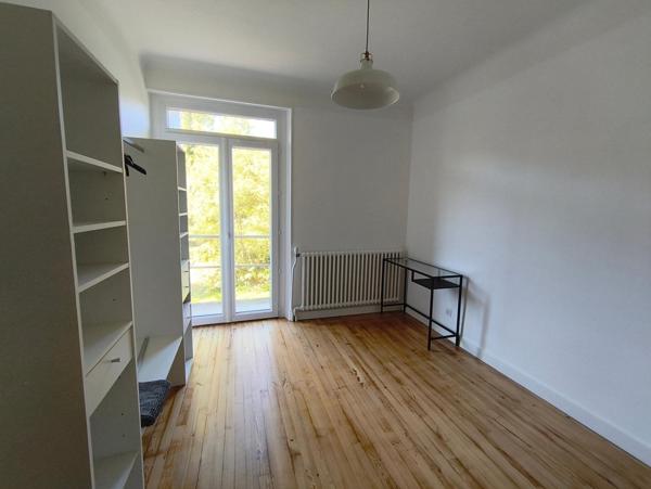 Maison rénovée avec grange et terrain de plus d’un hectare