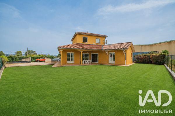 Maison à vendre 5 pièces 131 m² Saint-Étienne-de-Saint-Geoirs