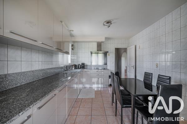 Maison à vendre 5 pièces 131 m² Saint-Étienne-de-Saint-Geoirs