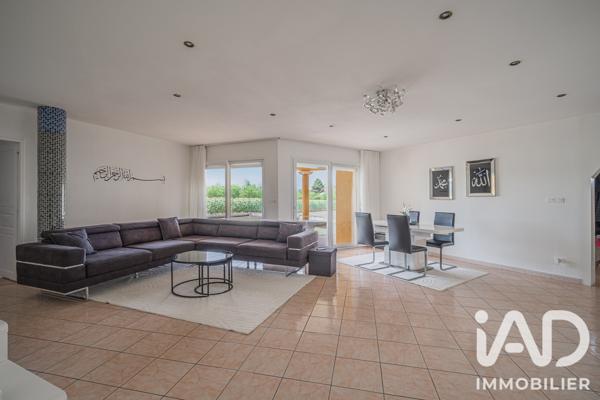 Maison à vendre 5 pièces 131 m² Saint-Étienne-de-Saint-Geoirs