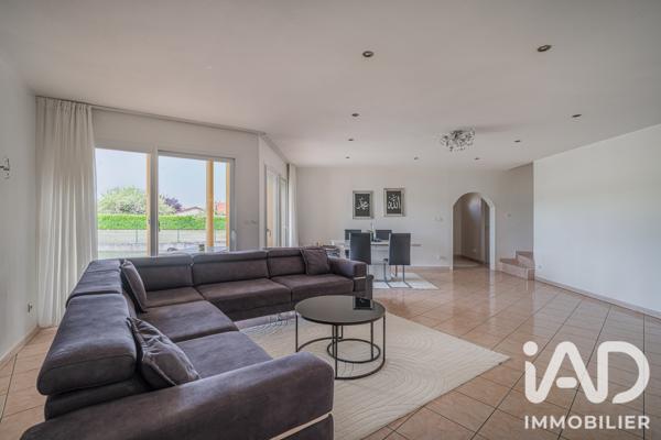 Maison à vendre 5 pièces 131 m² Saint-Étienne-de-Saint-Geoirs
