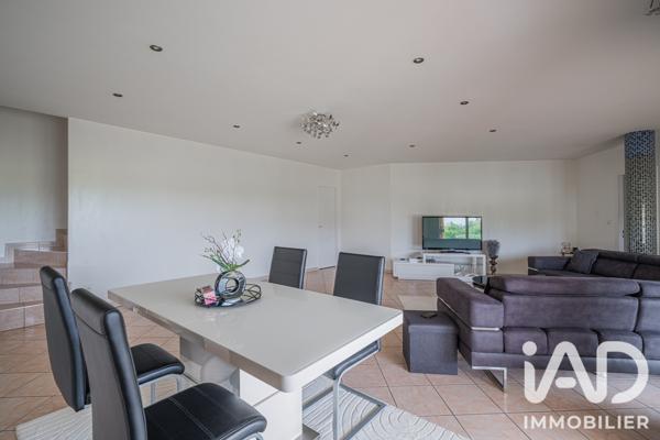 Maison à vendre 5 pièces 131 m² Saint-Étienne-de-Saint-Geoirs