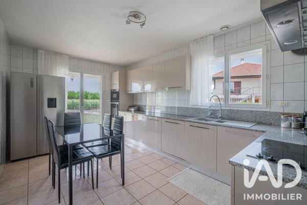 Maison à vendre 5 pièces 131 m² Saint-Étienne-de-Saint-Geoirs