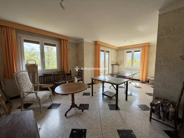 Vente                                                      Maison
                        
                     7 pièces                      201 m2                     à Millau
