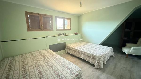 Vente                                                      Maison
                        
                     7 pièces                      201 m2                     à Millau