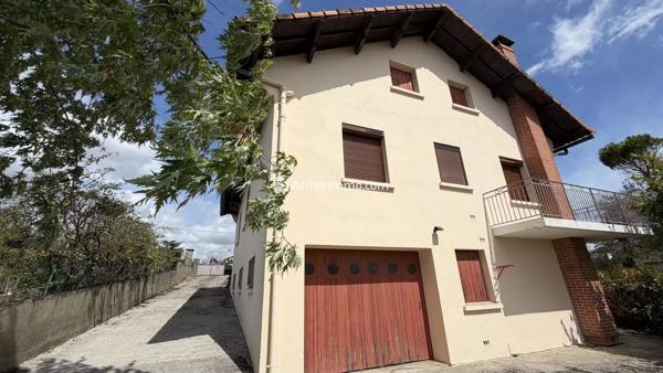 Vente                                                      Maison
                        
                     7 pièces                      201 m2                     à Millau