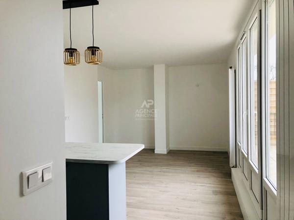 "Versailles Les Près" "Esprit Atelier" Très bel appartement refait à neuf de 3 pièces de 62 m² avec terrasse ! Loyer 1 842 €/mois charges comprises **  - Référence  17913