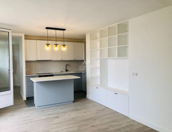 "Versailles Les Près" "Esprit Atelier" Très bel appartement refait à neuf de 3 pièces de 62 m² avec terrasse ! Loyer 1 842 €/mois charges comprises **  - Référence  17913