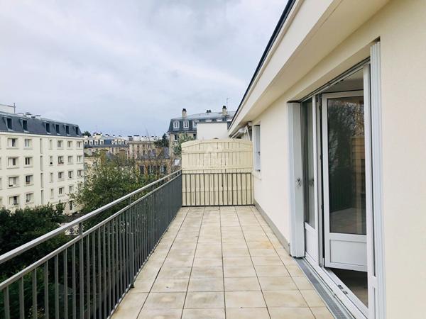 "Versailles Les Près" "Esprit Atelier" Très bel appartement refait à neuf de 3 pièces de 62 m² avec terrasse ! Loyer 1 842 €/mois charges comprises **  - Référence  17913