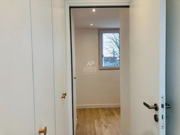 "Versailles Les Près" "Esprit Atelier" Très bel appartement refait à neuf de 3 pièces de 62 m² avec terrasse ! Loyer 1 842 €/mois charges comprises **  - Référence  17913
