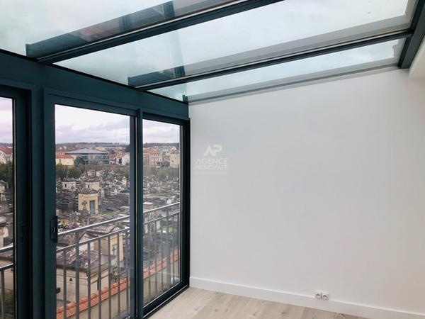 "Versailles Les Près" "Esprit Atelier" Très bel appartement refait à neuf de 3 pièces de 62 m² avec terrasse ! Loyer 1 842 €/mois charges comprises **  - Référence  17913