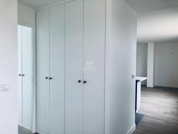 "Versailles Les Près" "Esprit Atelier" Très bel appartement refait à neuf de 3 pièces de 62 m² avec terrasse ! Loyer 1 842 €/mois charges comprises **  - Référence  17913