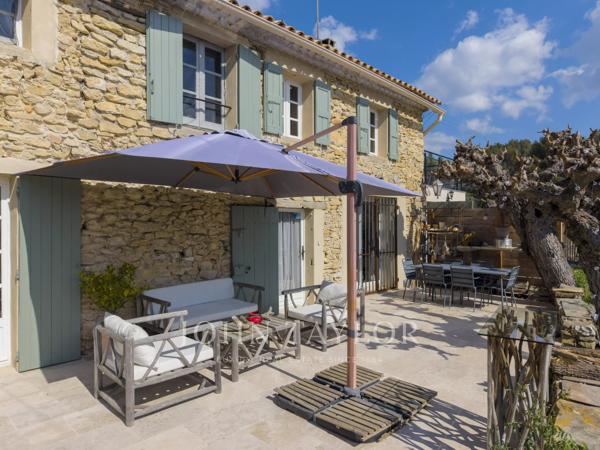 Le Castellet – Mas provençal en pierre au cœur des vignes avec piscine et activité d’accueil