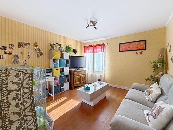 Belle maison à Meximieux de 140m² avec 5 chambres sur un jardin de 565m² avec terrasse couverte et garage