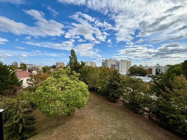 Appartement 2 pièces 50 m² Dernier étage Balcon Box Chatou