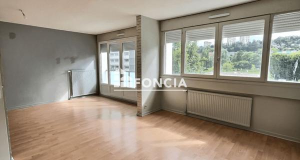 À vendre Appartement 4 pièces 86 m² - Villars 42390