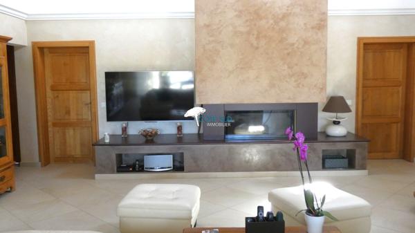 Villecroze (83690) Villa 9 pièces 5 chambres avec piscine et salle de sport, salle de billard...