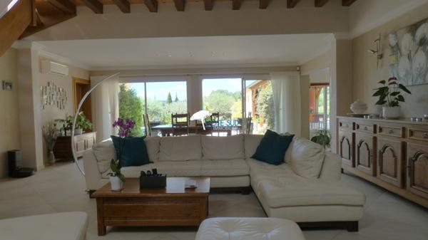 Villecroze (83690) Villa 9 pièces 5 chambres avec piscine et salle de sport, salle de billard...