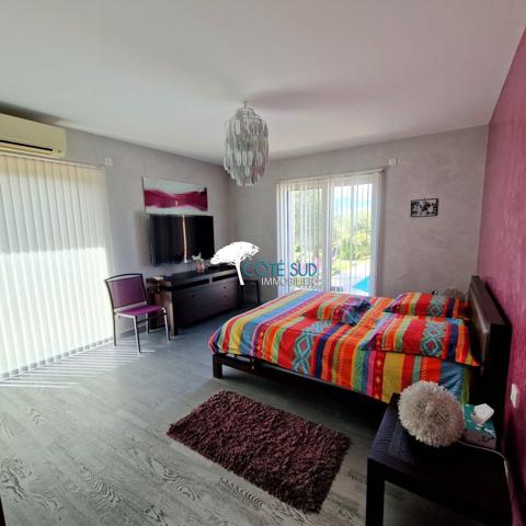 Villecroze (83690) Villa 9 pièces 5 chambres avec piscine et salle de sport, salle de billard...