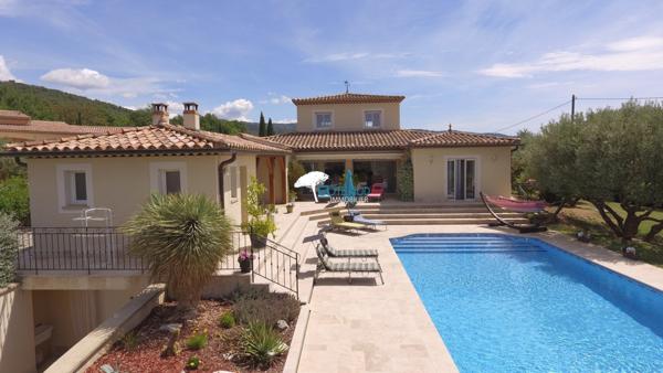 Villecroze (83690) Villa 9 pièces 5 chambres avec piscine et salle de sport, salle de billard...