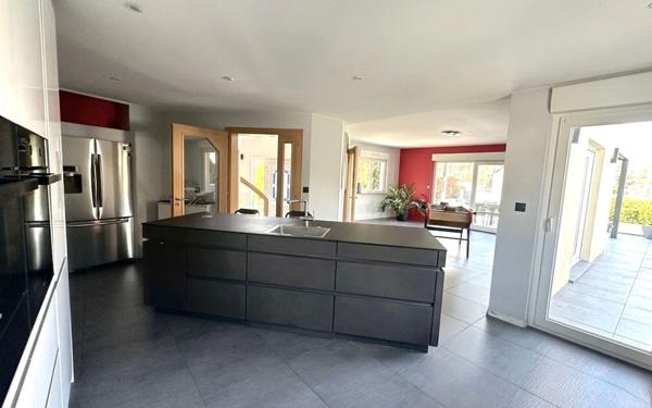 Maison à vendre    6 pièces •  Stutzheim-Offenheim