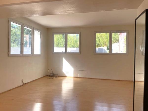 En eXclusivité / Bas de villa - appartement T4 de 93 m² en rez-de-jardin / Toulon Ouest