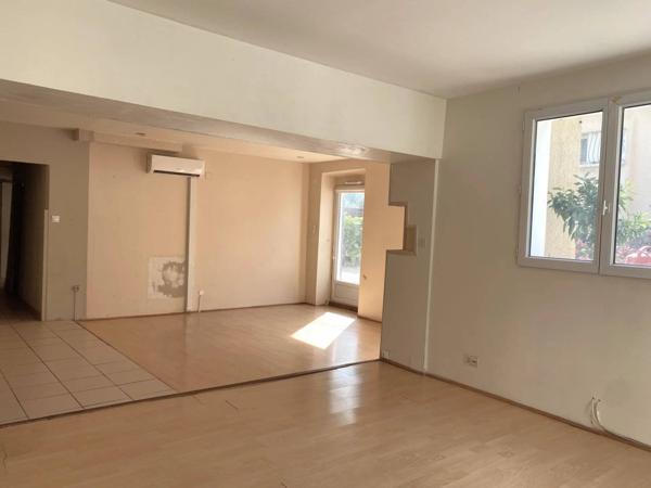 En eXclusivité / Bas de villa - appartement T4 de 93 m² en rez-de-jardin / Toulon Ouest