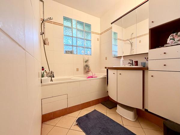 Appartement Pringy 5 pièce(s) 108 m2