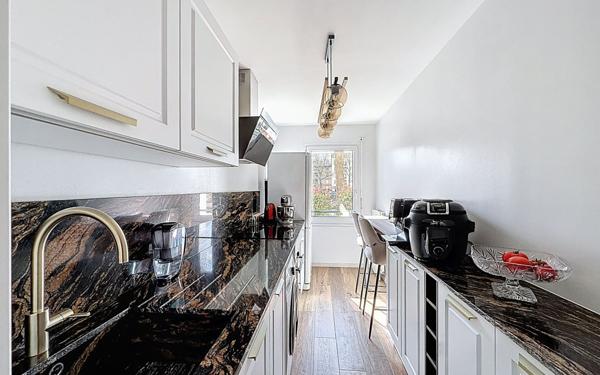 Appartement à vendre    3 pièces • 69 m2 Guyancourt