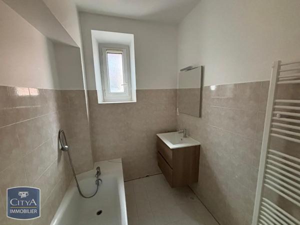 Appartement à louer 3 pièces 75.69m² Oyonnax (01100)