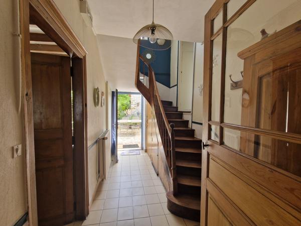 superbe maison de village avec grand jardin, dépendance et garage