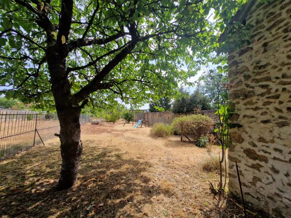 superbe maison de village avec grand jardin, dépendance et garage