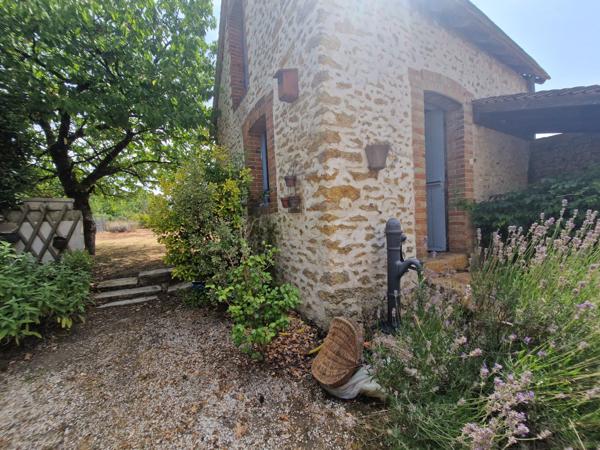 superbe maison de village avec grand jardin, dépendance et garage