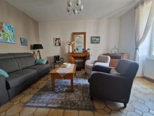 superbe maison de village avec grand jardin, dépendance et garage