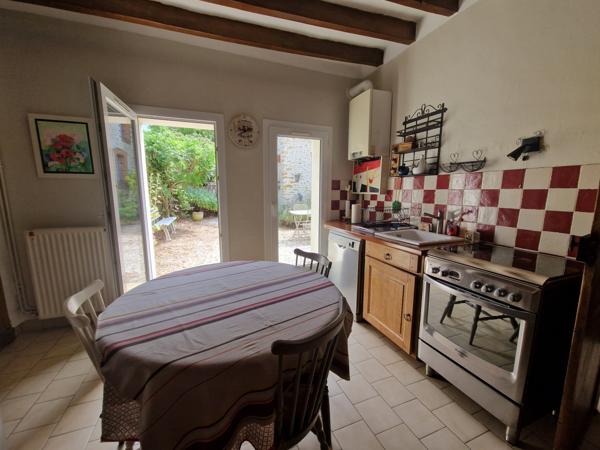 superbe maison de village avec grand jardin, dépendance et garage