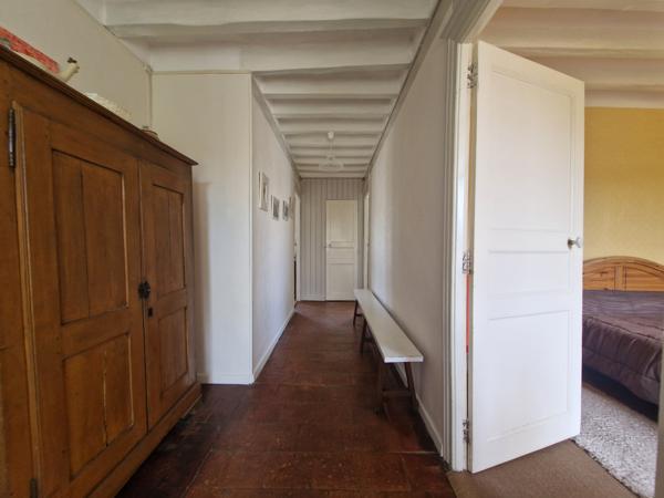 superbe maison de village avec grand jardin, dépendance et garage