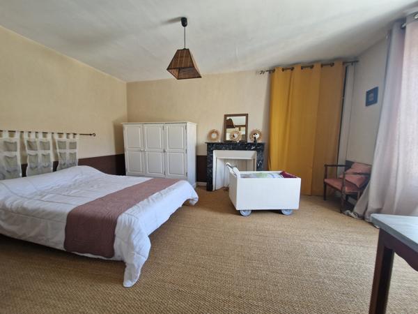 superbe maison de village avec grand jardin, dépendance et garage