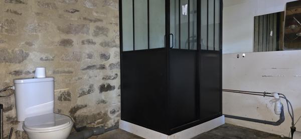 Mellionnec (22110) Maison de 70 m² sur terrain de 6638 m² avec dépendances – Environnement calme et boisé