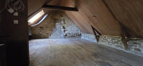 Mellionnec (22110) Maison de 70 m² sur terrain de 6638 m² avec dépendances – Environnement calme et boisé