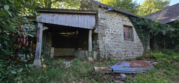 Mellionnec (22110) Maison de 70 m² sur terrain de 6638 m² avec dépendances – Environnement calme et boisé
