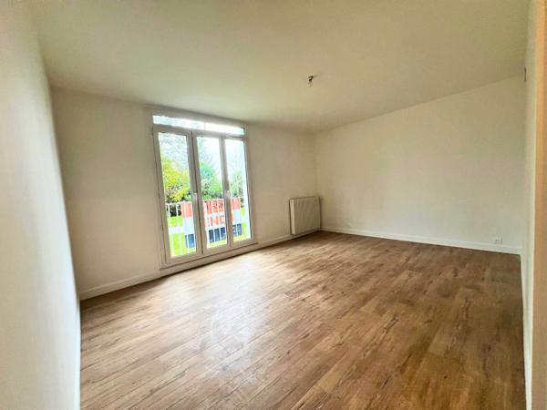 3 pièces avec deux chambres , parking et cave