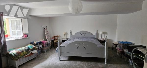 centre bourg, maison de village jumelée par pignons dur 2 niveaux 120 m² hab - 3 chambres