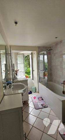 centre bourg, maison de village jumelée par pignons dur 2 niveaux 120 m² hab - 3 chambres