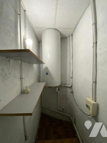 Maison de ville de 107m² habitables élevée sur rez-de-chaussée, trois étages et combles, garage