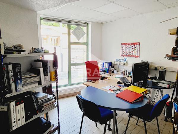 Local commercial  + appartement t2 Chateau Arnoux